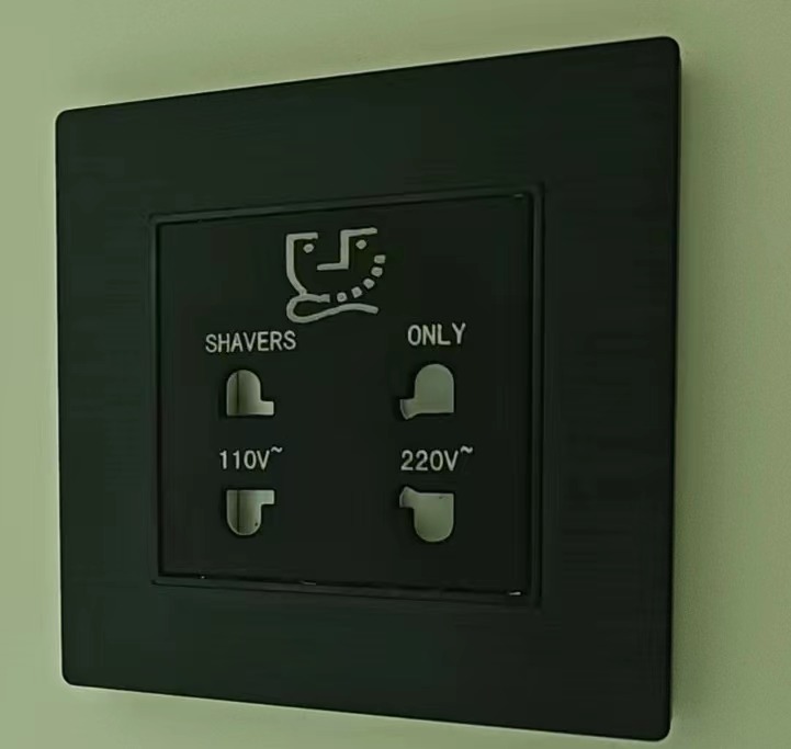 Shaver Socket Glass Series Loox