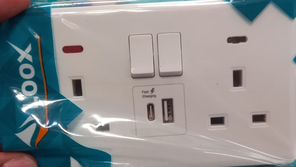 Double British Socket With Switch & USB A + USB C Piano series Loox (Fast Charge)